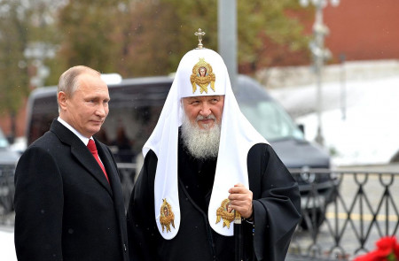 <p>Vladimir Putin y el patriarca Kirill, en la celebración del día de la Unidad Popular en 2016.</p>
