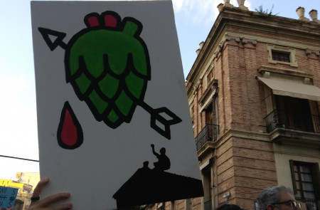 <p>Pancarta con la alcachofa icónica del Forn de Barraca.</p>