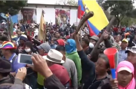 <p>Manifestantes durante las protestas del sábado 11 de octubre en Quito.</p>