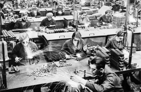 <p>Trabajo en la fábrica de AB Electrolux en Motala (Suecia) en 1947.</p>