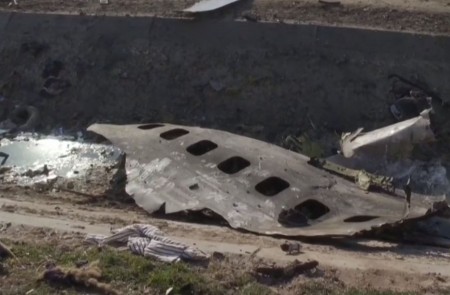 <p>Restos del fuselaje del avión ucraniano derribado en Irán el 8 de enero de 2020.</p>