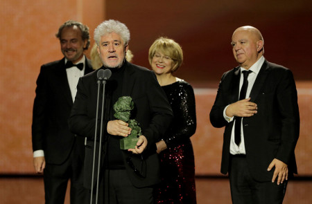<p>Pedro Almodóvar agradece el Goya a la mejor película por <em>Dolor y gloria.</em></p>