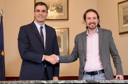 <p>Pedro Sánchez y Pablo Iglesias minutos antes de firmar el preacuerdo de Gobierno PSOE-UP.</p>