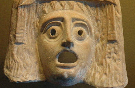 <p>Máscara de Dioniso conservada en el Louvre.</p>