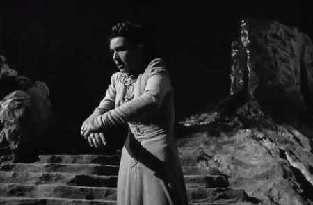 <p>Lady Macbeth se limpia las manos compulsivamente. <em>Macbeth</em> (1948), de Orson Welles</p>