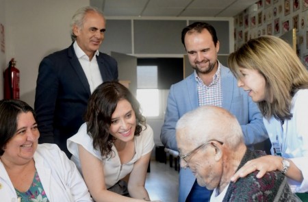 <p>Isabel Díaz Ayuso visita el Hospital de Guadarrama junto con el consejero de Sanidad, Enrique Ruiz Escudero (2019).</p>