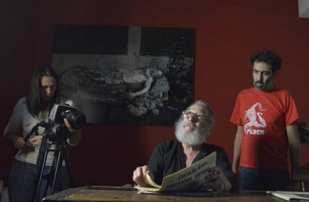 <p>Carlos Bosch (centro) en una imagen del documental 'Sombra de luz' (2018).</p>