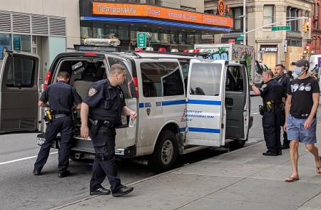 <p>Furgoneta de policía en Nueva York en junio de 2020.</p>