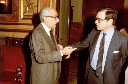 <p>Martín Villa (derecha) junto al entonces Vicepresidente 1º y ministro de Defensa, Manuel Gutiérrez Mellado (1980).</p>