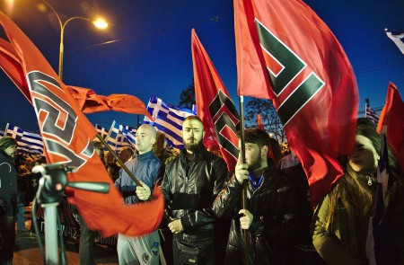 <p>Miembros de Amanecer Dorado en una manifestación en Atenas en 2015.</p>