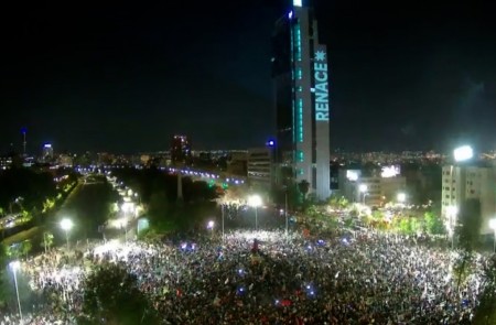<p>La noche del 25 de octubre, miles de personas se congregaron en la Plaza Italia de Santiago para celebrar el triunfo del 'Apruebo'. </p>