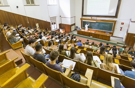 <p>Una imagen de un aula de la Universidad de Barcelona.</p>