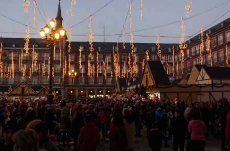 <p>Mercado navideño, en la Plaza Mayor de Madrid. </p>
