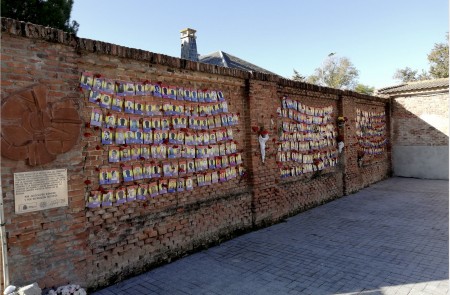 <p>Homenaje a los 2.937 nombres del Cementerio del Este de Madrid.</p>