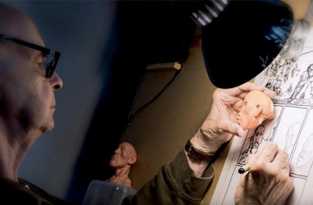 <p>El dibujante Richard Corben fotografiado por su mujer en su estudio. </p>