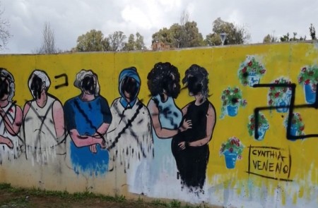 <p>El mural pintado por Cynthia Veneno en Huelva que apareció mancillado con esvásticas. </p>