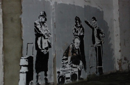 <p>Grafiti de Banksy en Clerkenwell (Londres).</p>