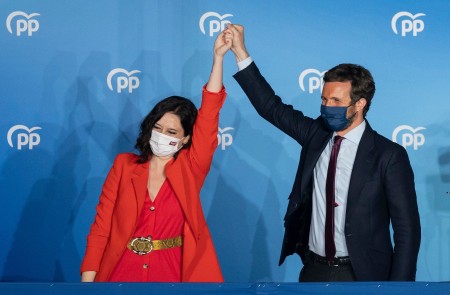 <p>Isabel Díaz Ayuso y Pablo Casado celebrando los resultados del 4M.</p>
