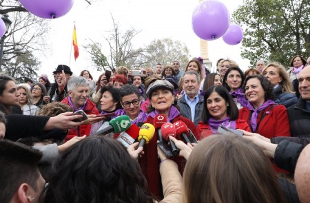 <p>Carmen Calvo, rodeada de otras ministras del PSOE durante el 8M de 2020.</p>