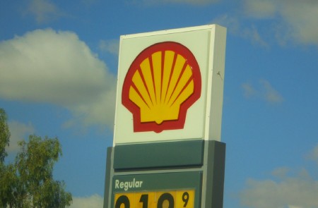 <p>Logo de Shell en una gasolinera.</p>