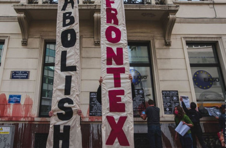 <p>Protesta en la oficina de Frontex en Bruselas el pasado 9 de junio.</p>