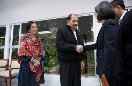 <p>El presidente de Nicaragua, Daniel Ortega Saavedra y su esposa, Rosario Murillo, reciben a la presidenta de Taiwan, Tsai Ing-wen.</p>