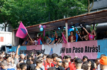 <p>Carroza en favor de la ley trans en el Orgullo de Buenos Aires.</p>