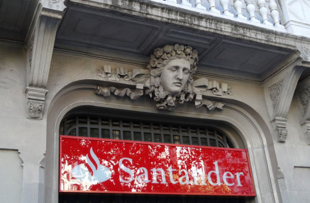 <p>Oficina del Banco Santander en Plaça Catalunya (Barcelona).</p>
<p> </p>