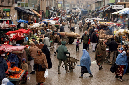 <p>Mercado en una ciudad afgana en 2009.</p>
