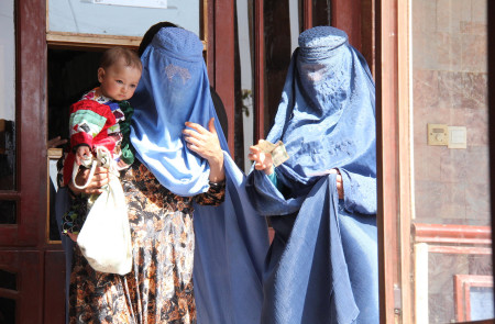 <p>Mujeres con burka en Kabul (Afganistán, 2013).</p>