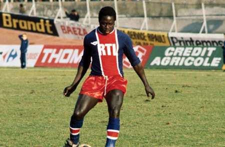 <p>Jean-Pierre Adams, con la camiseta del Paris Saint-Germain, equipo en el que jugó entre 1977 y 1979.</p>