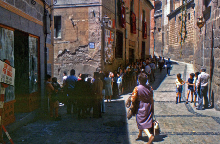 <p>Colas para votar en Toledo durante las elecciones generales de 1977. </p>