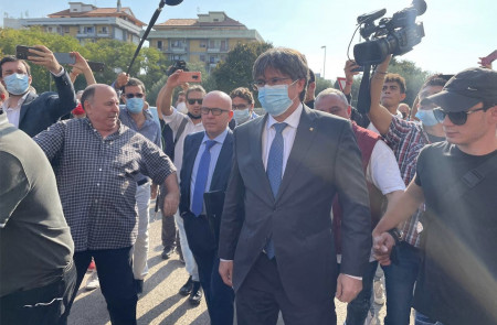 <p>Carles Puigdemont acude a declarar ante el tribunal de Sassari (Cerdeña, Italia), acompañado por una delegación de JxCat.</p>