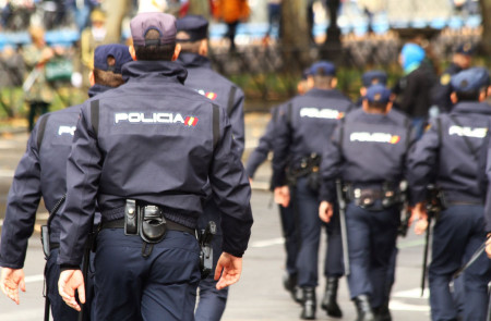 <p>Agentes de la UIP, de la Policía Nacional, tras el desfile del 12 de Octubre de 2014.</p>
<p> </p>