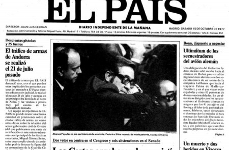 <p>Portada de El País con la noticia de la aprobación de la ley de amnistía en 1977.</p>