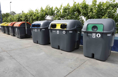 <p>Contenedores de residuos en Madrid.</p>
