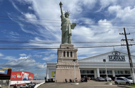 <p>Los grandes almacenes Havan de Parauapebas (Brasil), con su correspondiente estatua de la libertad.</p>