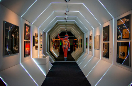 <p>Un pasillo que representa la nave de '2001. Una odisea en el espacio' (1968) en la exposición sobre Stanley Kubrick.</p>