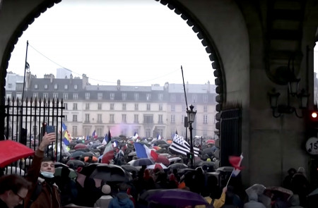 <p>Protesta antivacunas en París (Francia) hace unas semanas.</p>