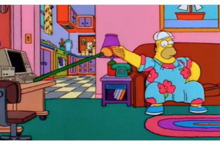 <p>Homer Simpson trabaja desde casa en un capítulo de la séptima temporada de 'Los Simpson'.</p>