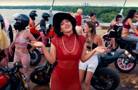 <p>Rosalía en el videoclip de 'Saoko'.</p>