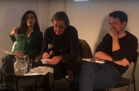 <p>Olga Rodríguez, Rafael Poch y Pablo Iglesias en la presentación de La invasión de Ucrania.</p>