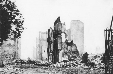 <p>Ruinas de Gernika en 1937. Autor desconocido.</p>