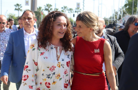 <p>Inmaculada Nieto junto a Yolanda Díaz, durante la Feria de Sevilla. </p>