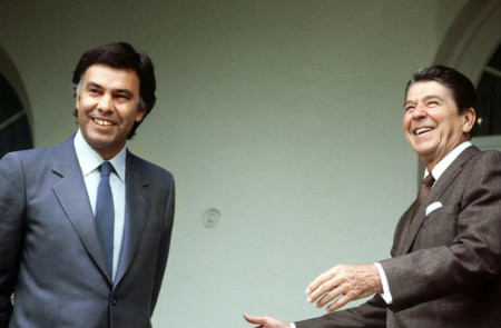 <p>Felipe González durante un encuentro con Ronald Reagan en la Casa Blanca en 1983. </p>