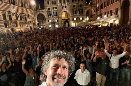 <p>Damiano Tommasi en un acto de la campaña electoral para la alcaldía de Verona.</p>