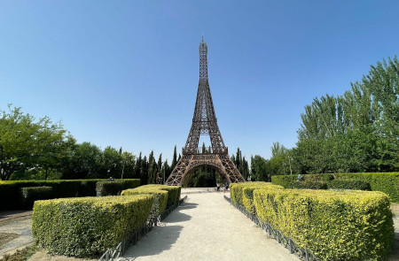 <p>Torre Eiffel del Parque Europa, Torrejón de Ardoz. </p>