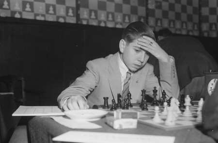 <p>Arturo Pomar, disputando una partida en Baarn (Países Bajos) en 1947. </p>
