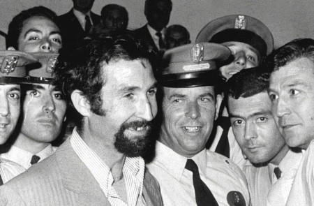 <p>Eleuterio Sánchez, El Lute, detenido en 1973 en Sevilla tras su fuga del penal del Puerto de Santa María. <strong>/ EFE</strong></p>