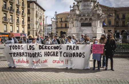 <p>Protesta realizada por trabajadoras del hogar y los cuidados en Pamplona en abril de 2022. </p>
